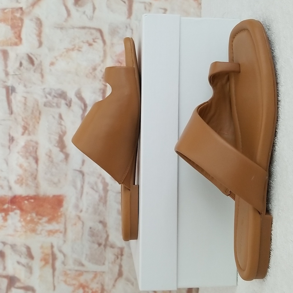 New Vince Dawn Leather Toe-Ring Flat Sandals - Picture 3 of 9